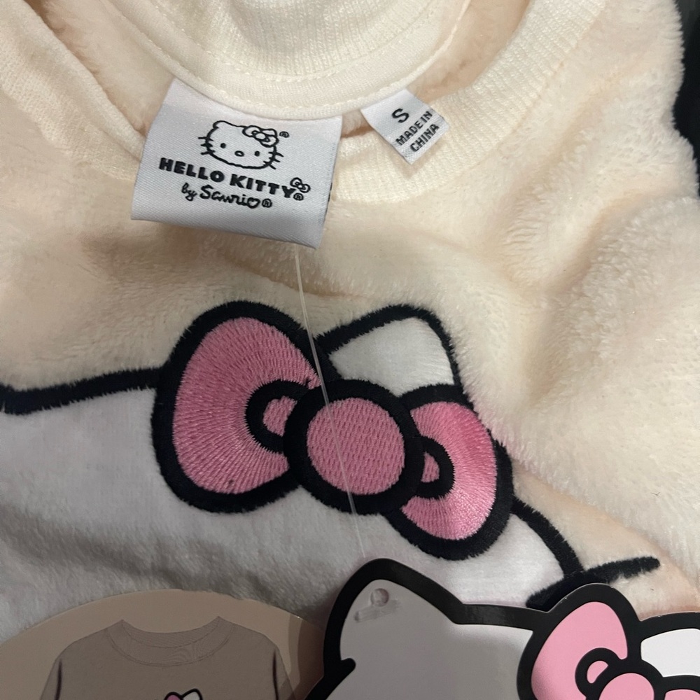 Hello Kitty Sweatshirt - Picture 3 of 4
